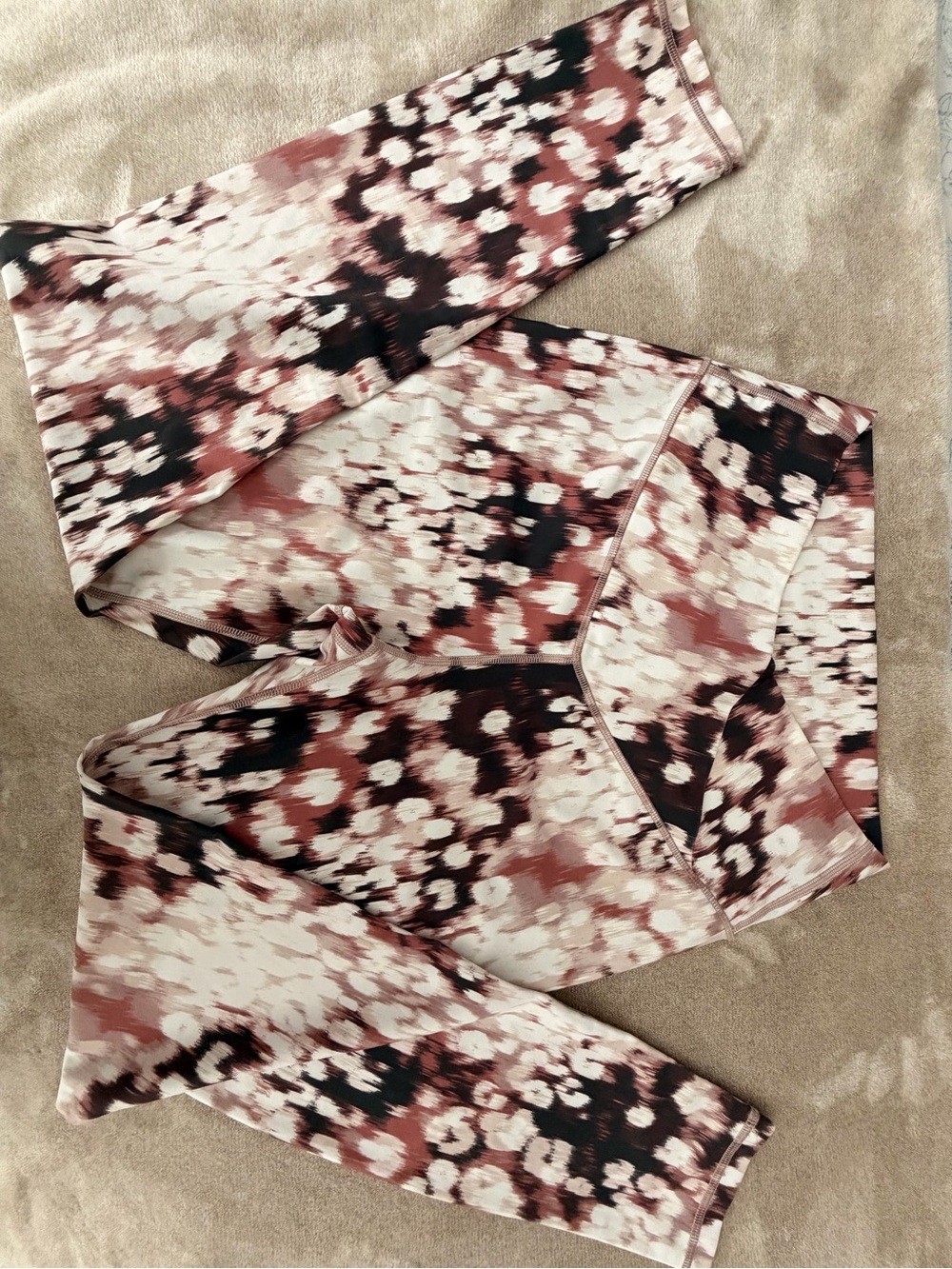 aerie Printed High-Rise Leggings in Rose, Black & Cream